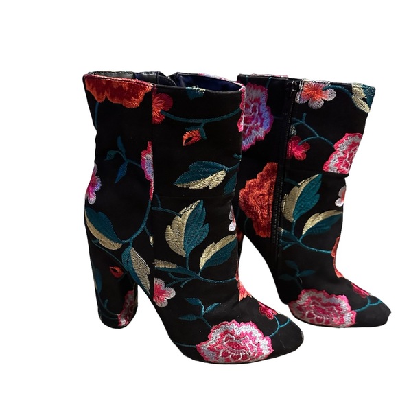 JustFab Floral Embroidered Marguerite Boho Bootie Boot Size 8 - Picture 2 of 4